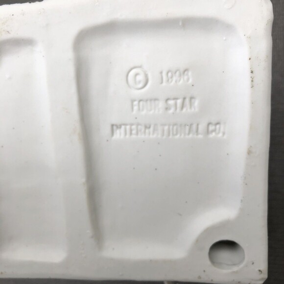 VILLAGE SQUARE COLLECTIBLES PORCLEAIN LIGHTED HOUSE "HATFIELDS HABERDASHERY" - Picture 13 of 15